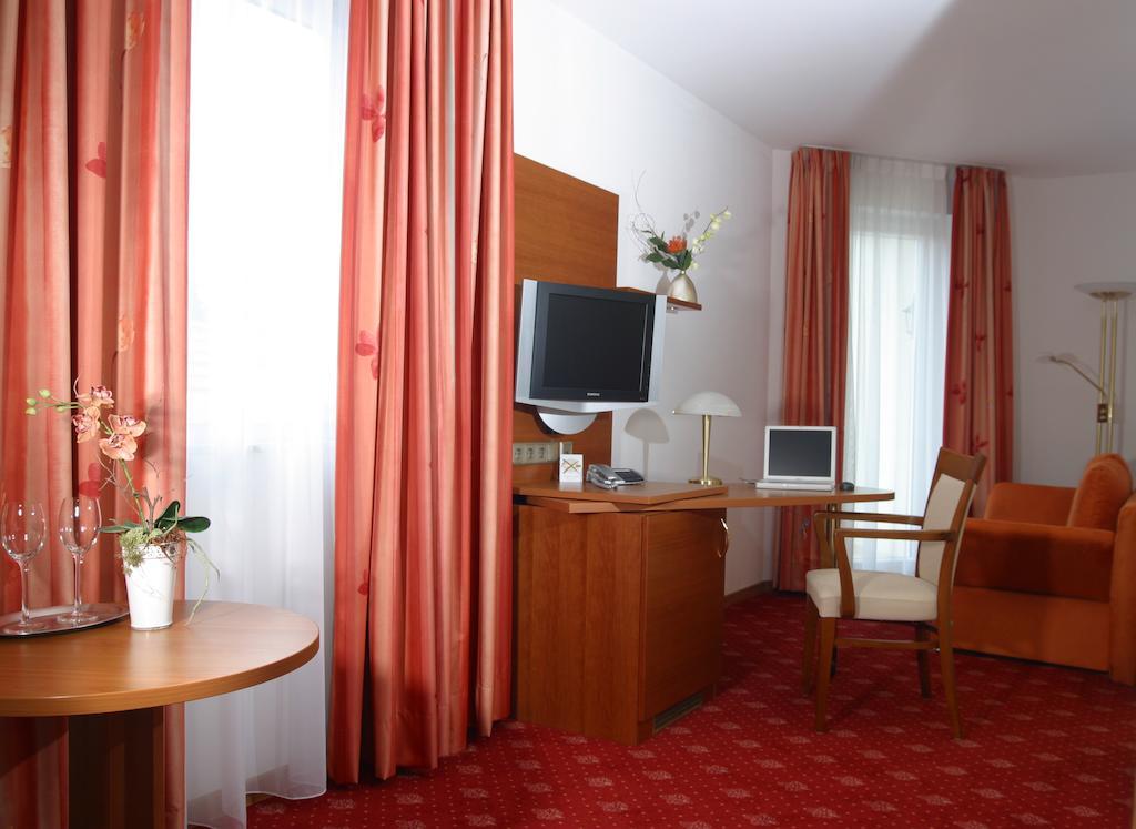 Hotel Zur Pfalz كاندل الغرفة الصورة